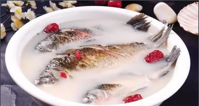 熬鲫鱼汤 天仓 熬鲫鱼汤 天仓