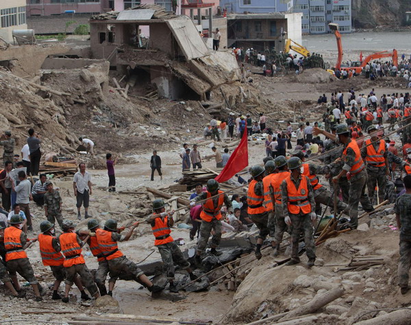 Soldiers carry out rescue efforts in mudslide-hit Zhouqu county, Northwest China\s Gansu province, Aug 9, 2010. The death toll from the disaster rose to 337, with 1,148 still missing on Monday night. About 45,000 residents have been evacuated, as mudslides destroyed more than 300 homes and damaged another 700. Moreover, 3,000 homes have been flooded. More than 10,000 troops, police and firefighters are still working to search for survivors in the debris of the town flattened by mudslides.